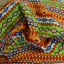 Polyester met decoratieve streep