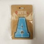 Applicatie blauwe letter 'A'  - Qjutie & the Qjutest