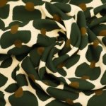 Viscose gebroken wit met donkergroen patroon - A la Ville