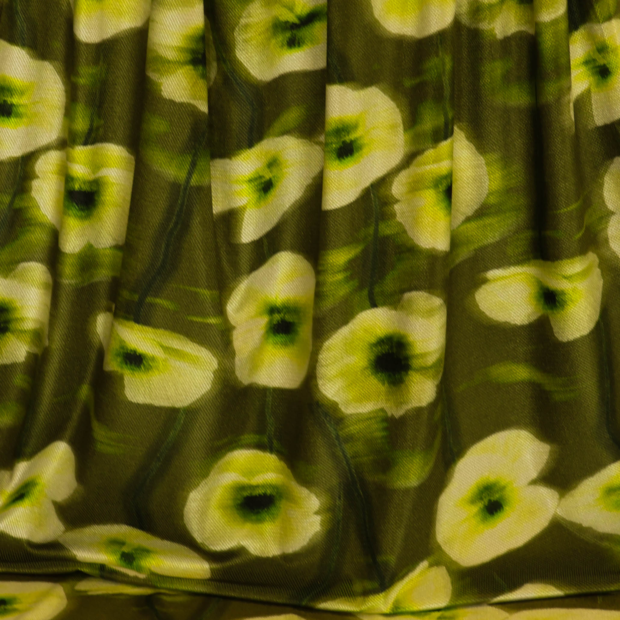 Stretch fluweel kakigroen met klaprozen - Knipmode