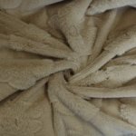 'Fancy fur' Pels beige met bloemen