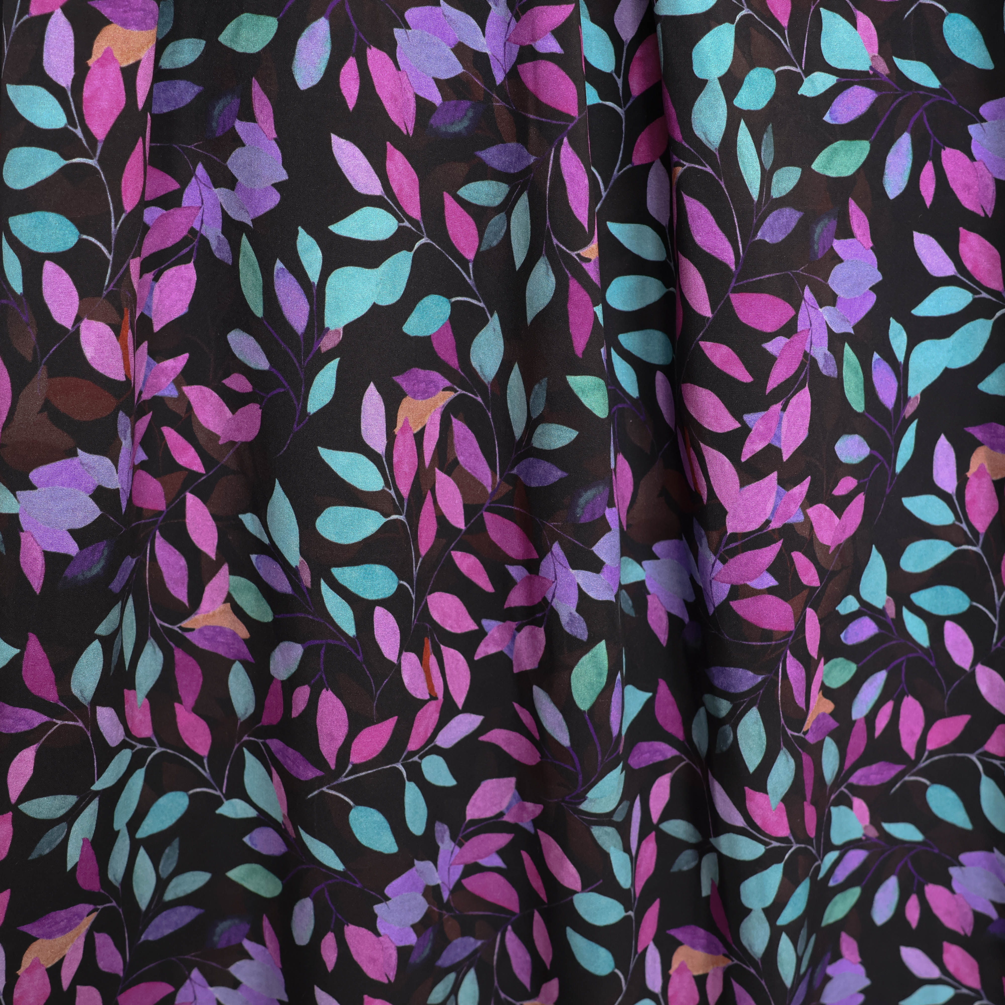 Viscose zwart met bladeren