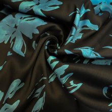 Viscose zwart met blauwe bloemen