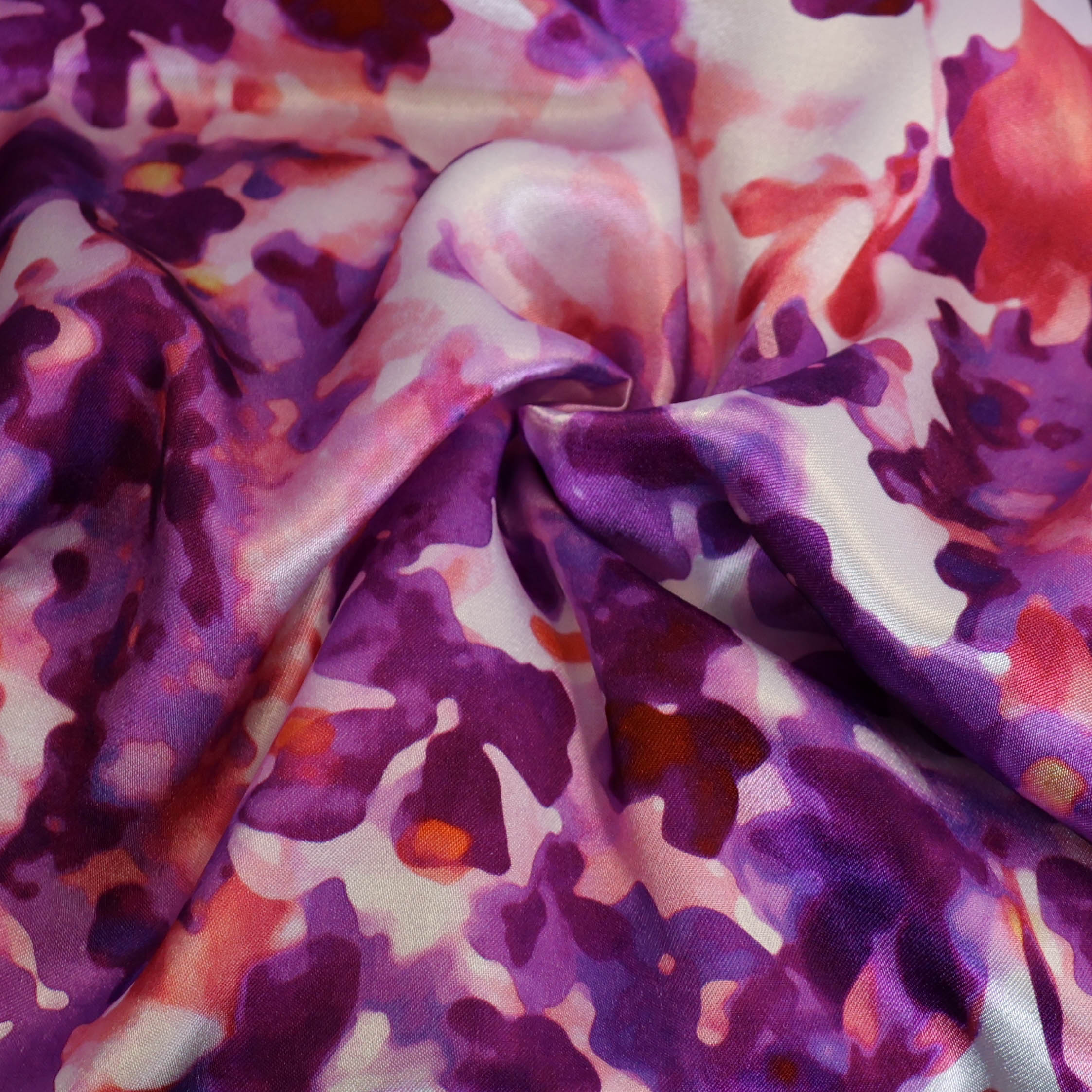 Viscose satijn in paarstinten