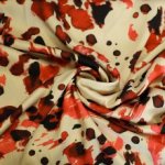 Satijn gebroken wit met bordeaux print