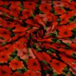 Tricot zwart met rode en roze bloemen