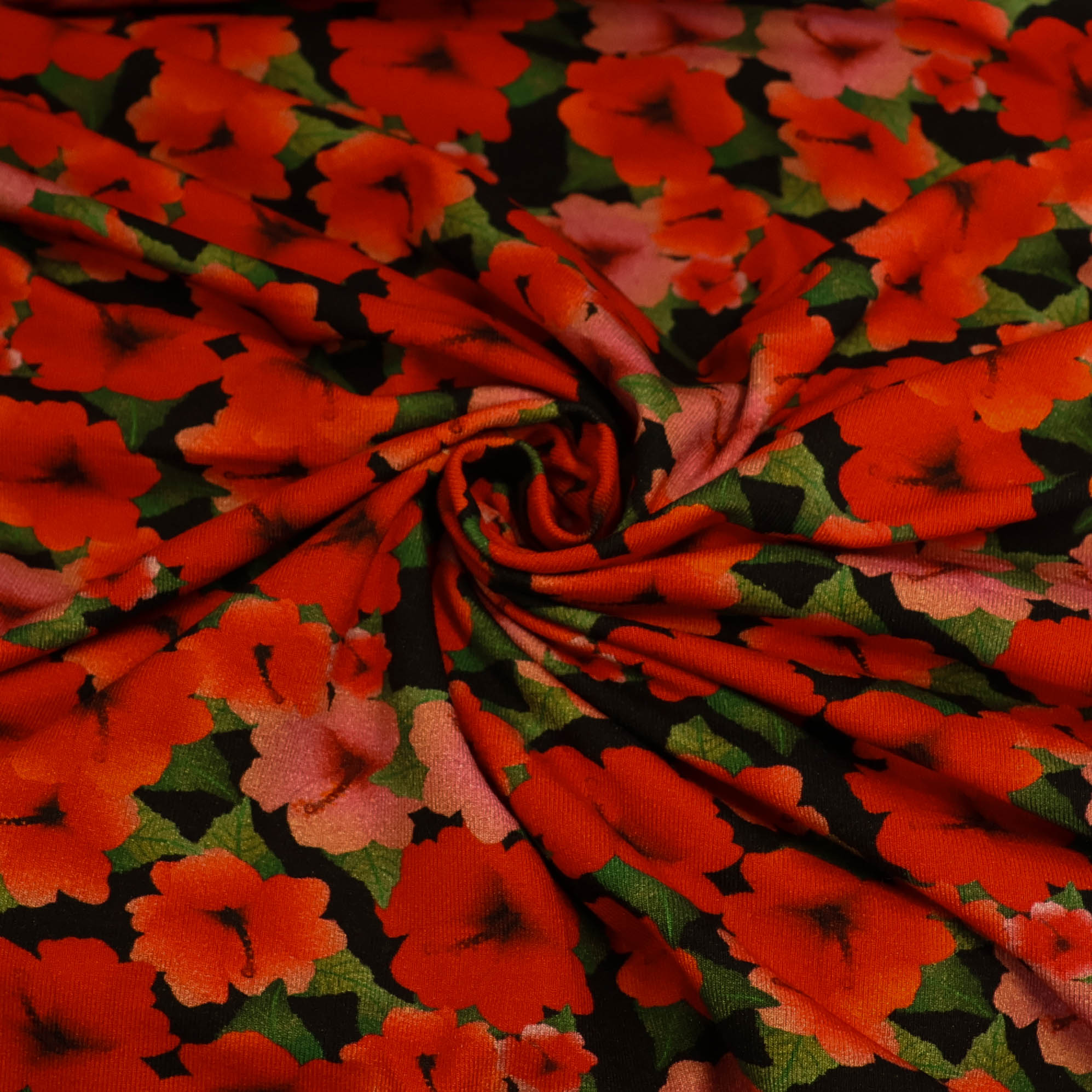 Tricot zwart met rode en roze bloemen