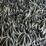 Stretch polyester zwart met wit patroon