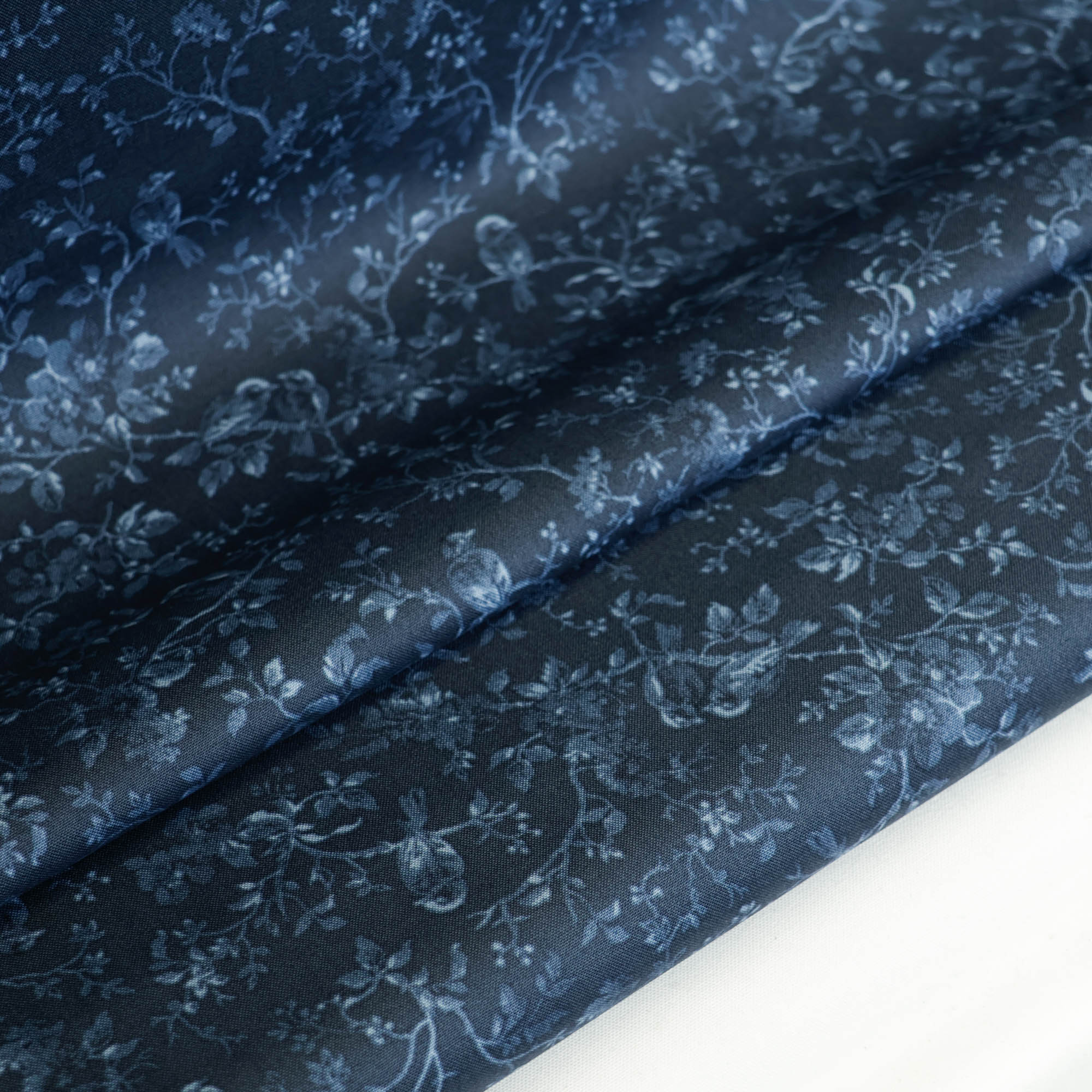 Katoen donkerblauw met bloemenpatroon