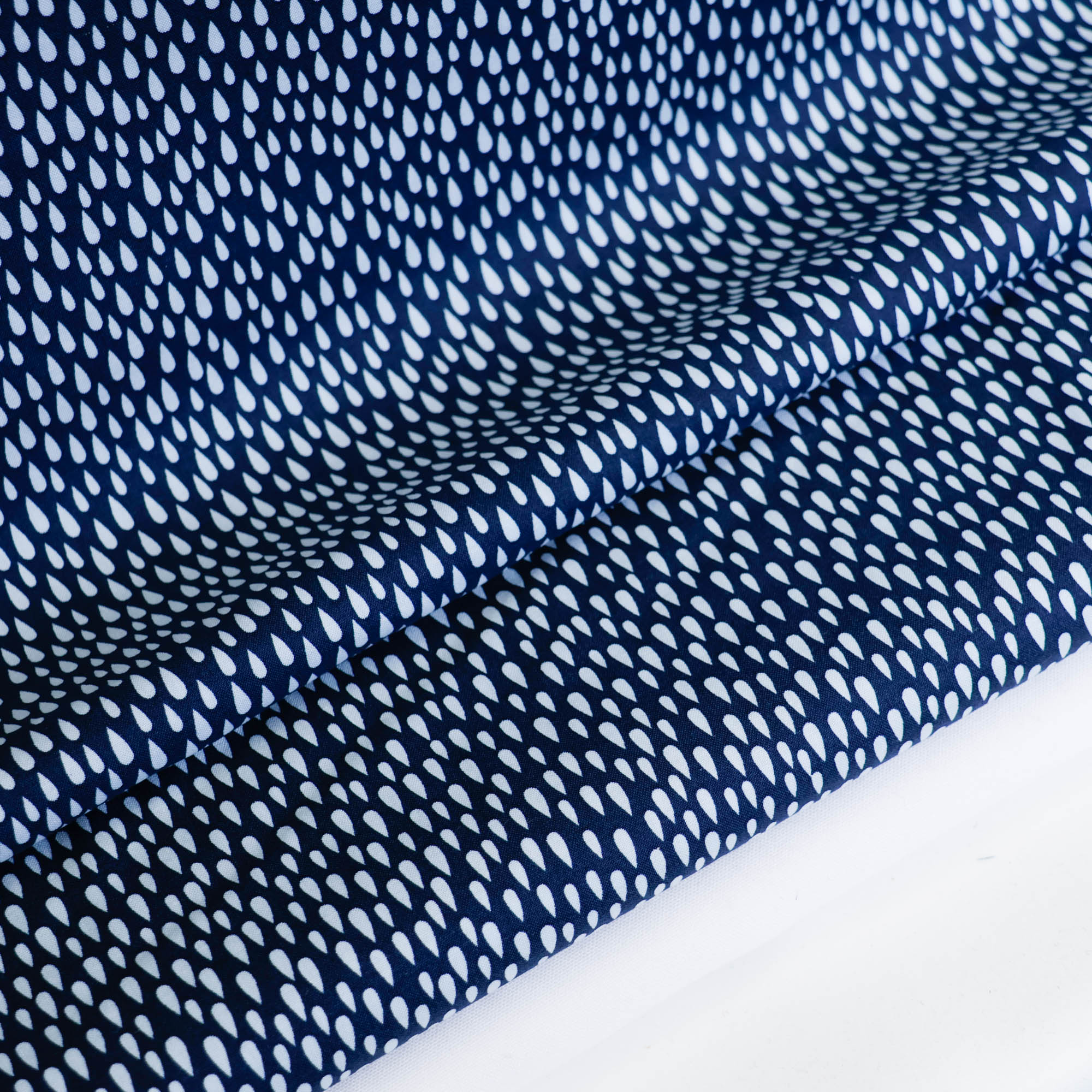 Katoen blauw met druppels