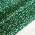 Katoen donkergroen met witte bolletjes