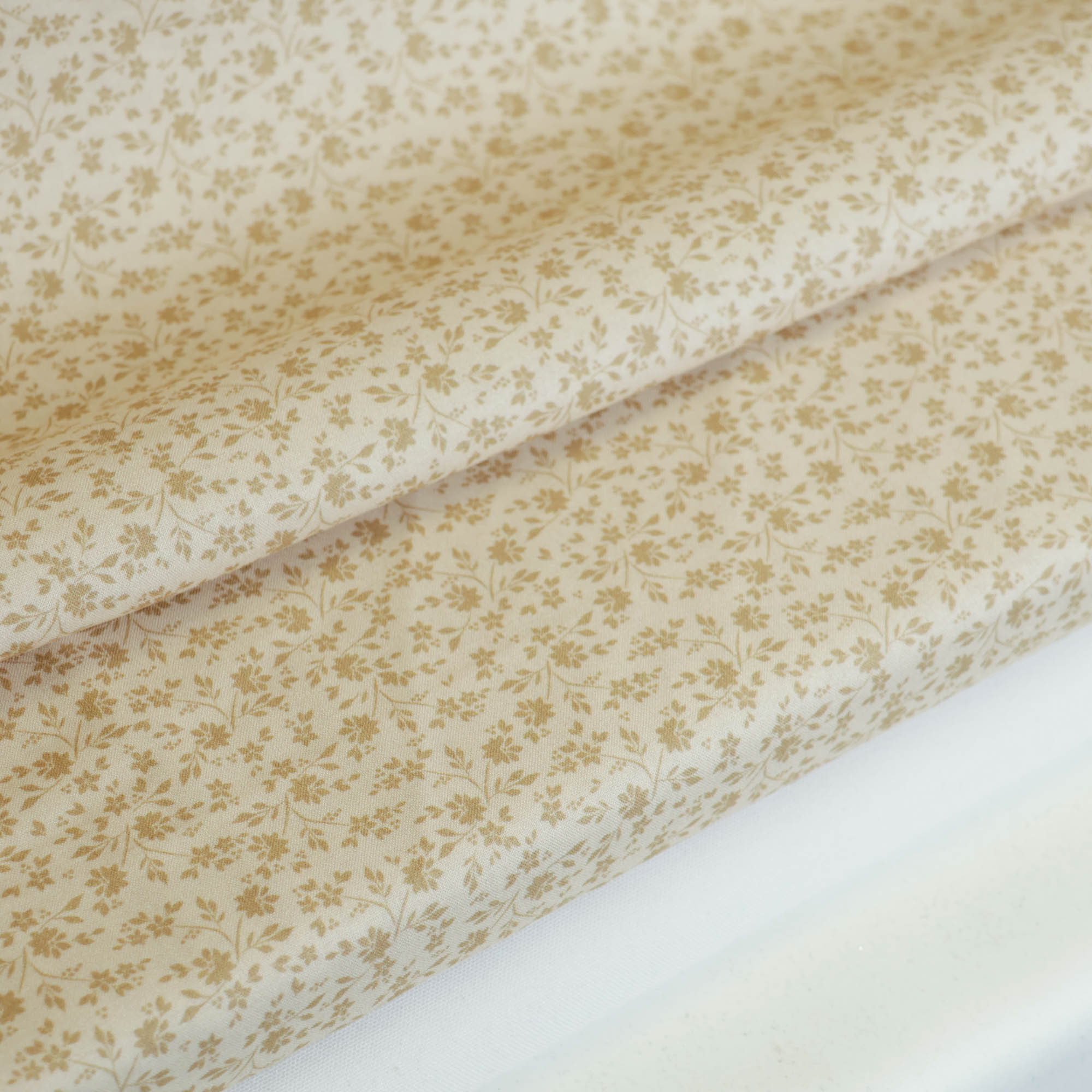 Katoen beige met bloementjes