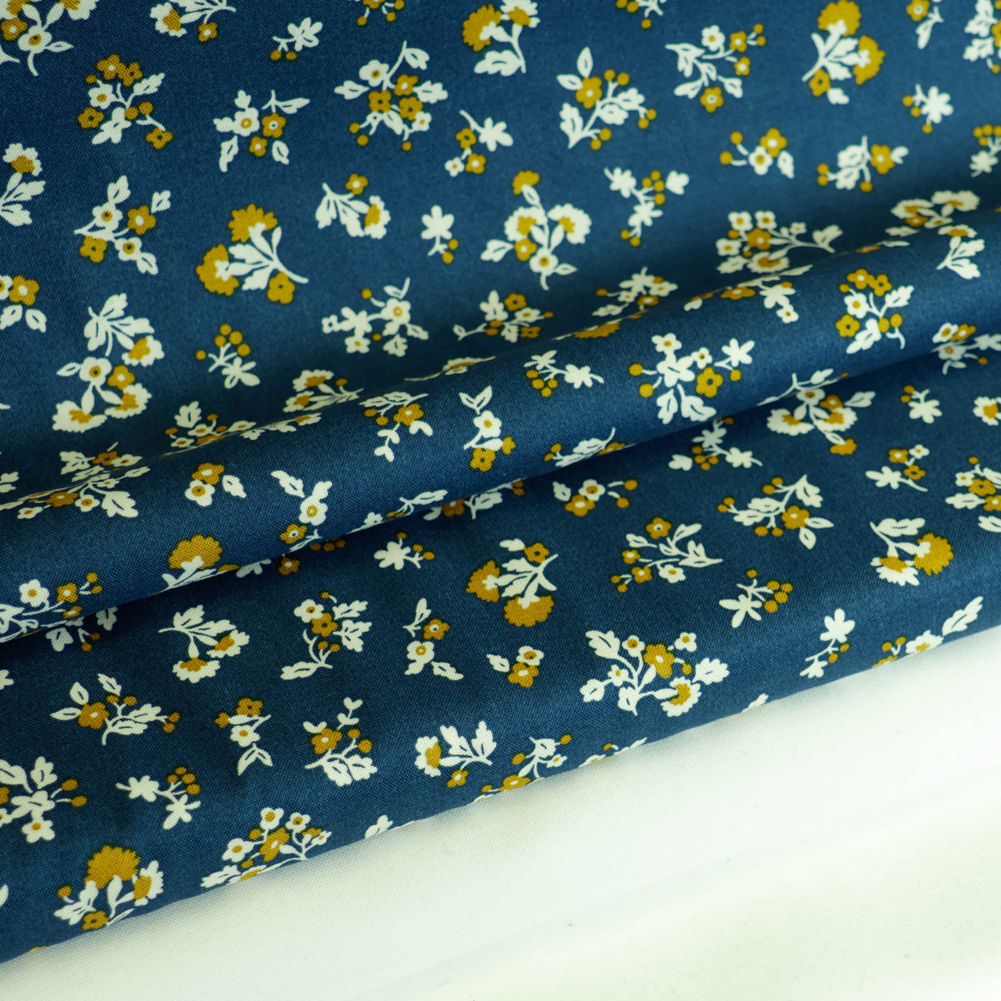 Katoen blauw met bloemen