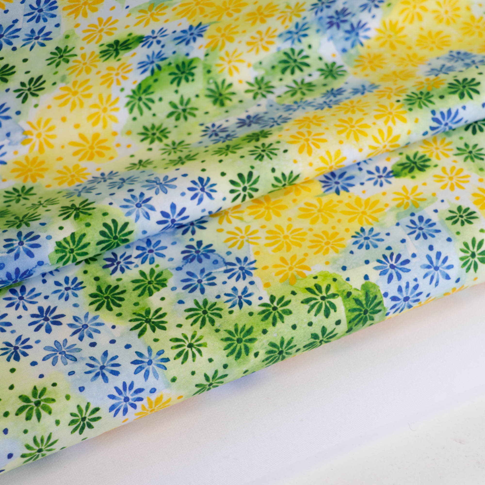 Katoen met blauw-geel-groene bloemetjes