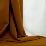 Stretch polyester bruin