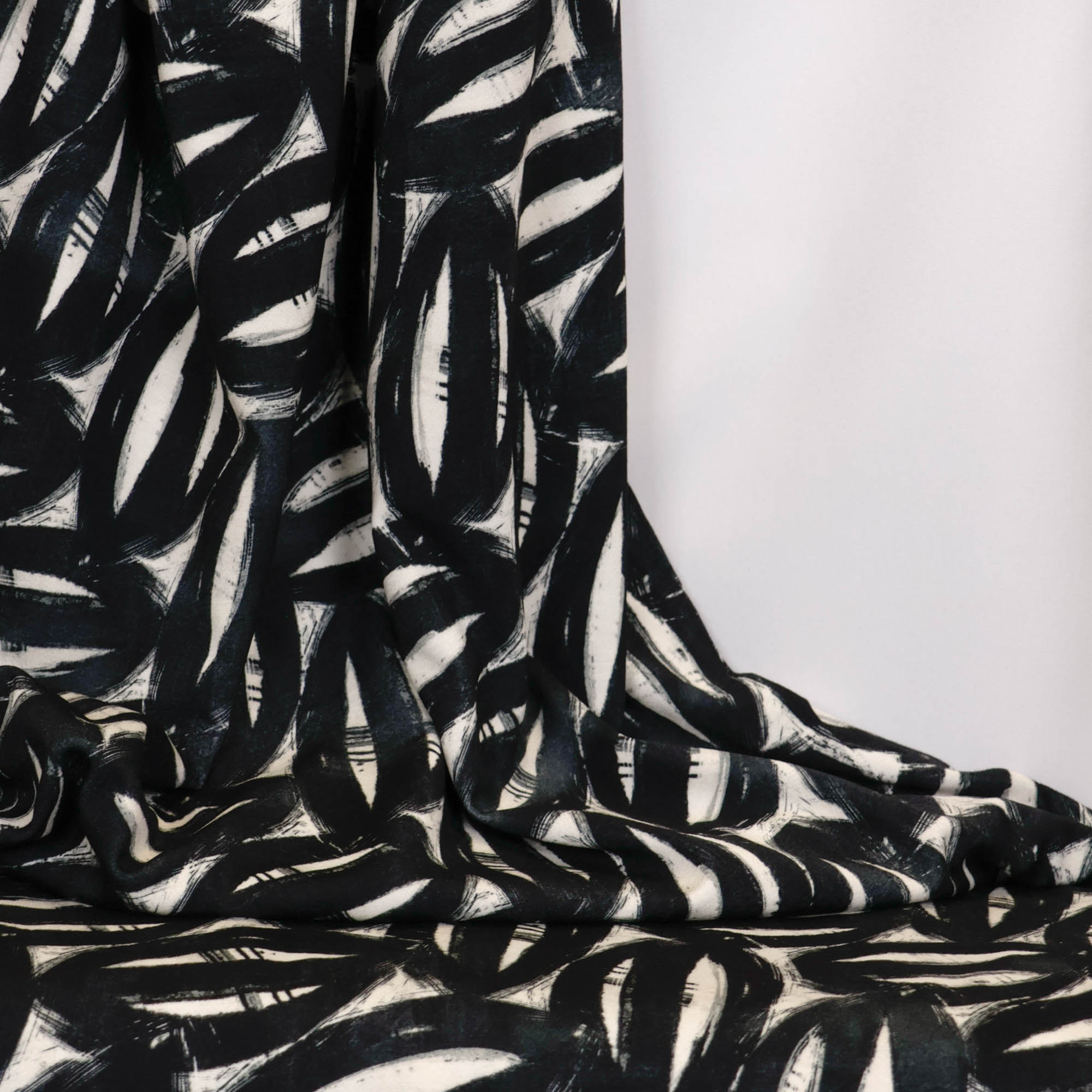 Viscose tricot wit met zwart patroon