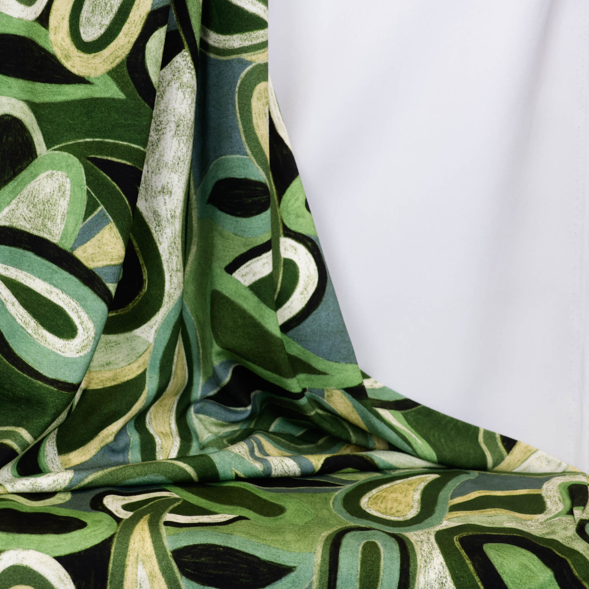 Viscose tricot met groen patroon