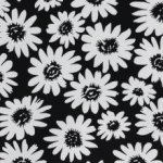 Pique met zwart wit bloemenpatroon