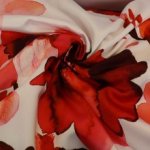 Satijn wit met rode bloemen - A La Ville