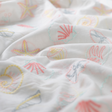 Voile broderie katoen wit zeeschelpen  - Qjutie & the Qjutest