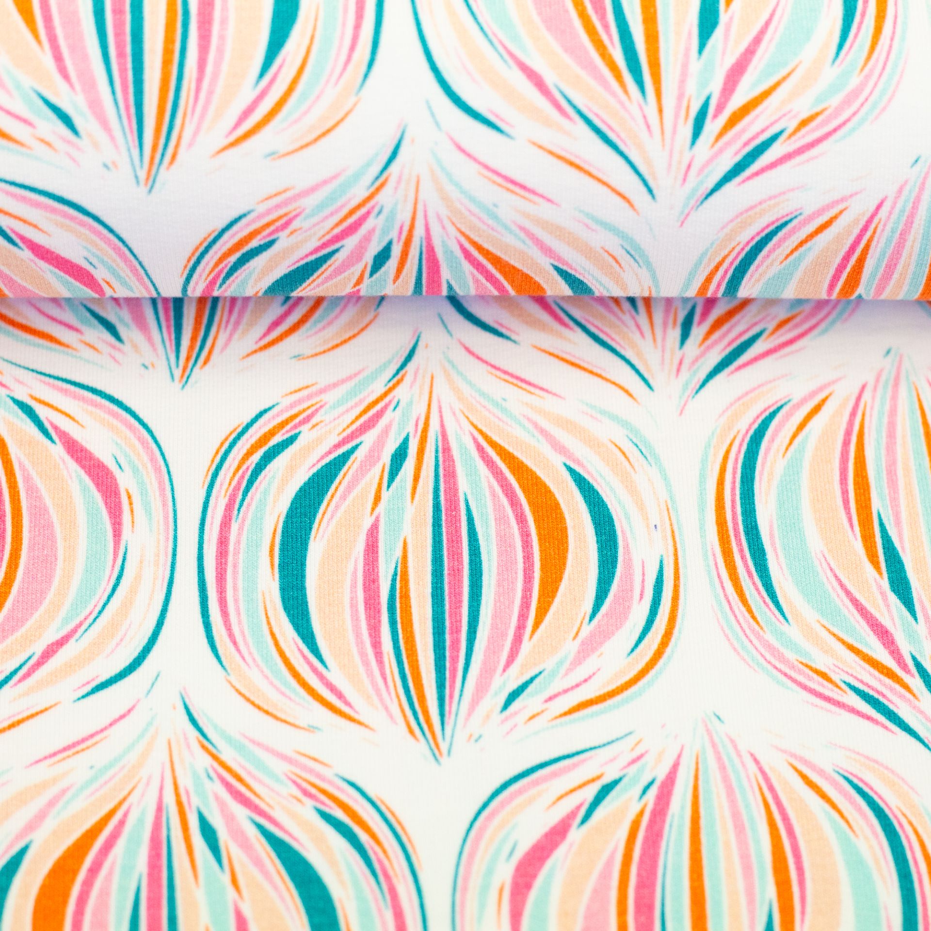 French terry wit met multicolor vormen