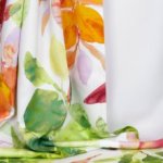 Viscose wit met gekleurde bladeren