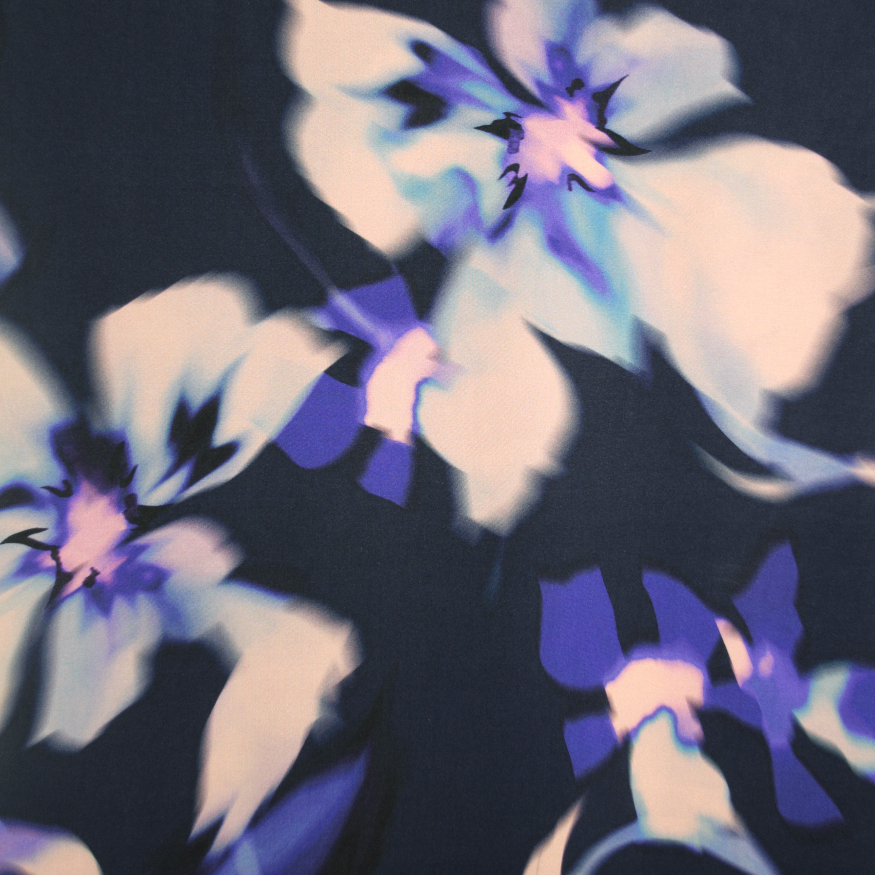 Viscose FSC met blauwe en paarse print - Atelier Jupe