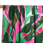 Viscose FSC met groene en fuchsia print - Atelier Jupe