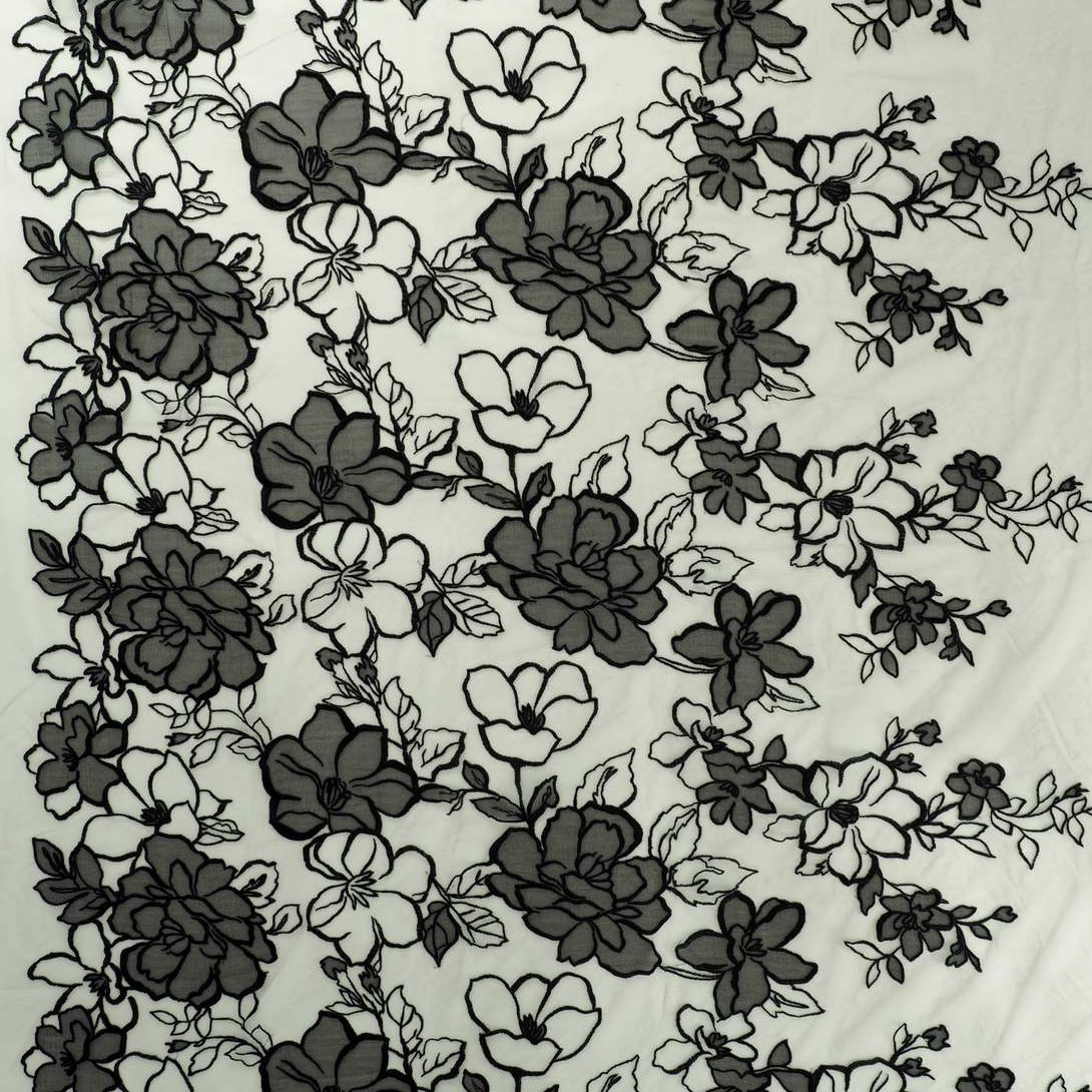 Broderie met zwarte bloemen en bubbelorganza - Lorré