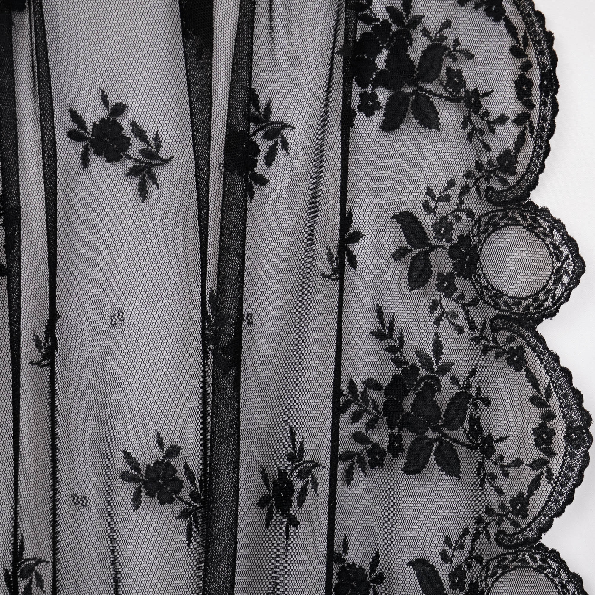 Kant zwart met bloemen en afgewerkte rand