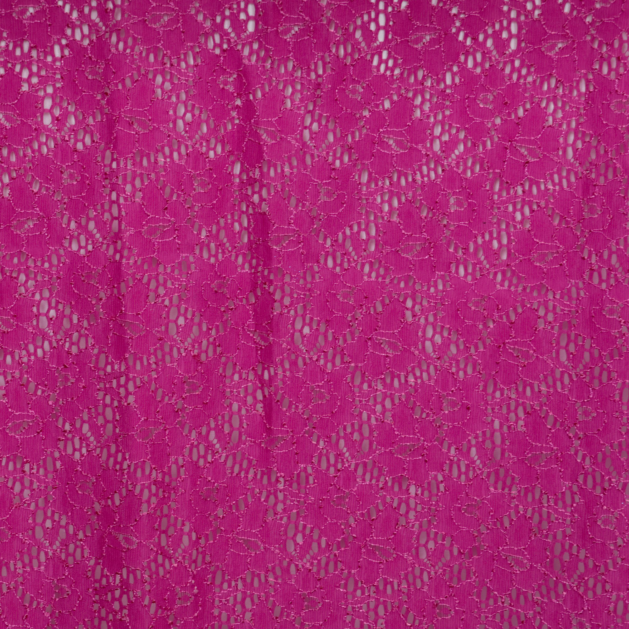 Kant magenta met bloemenpatroon