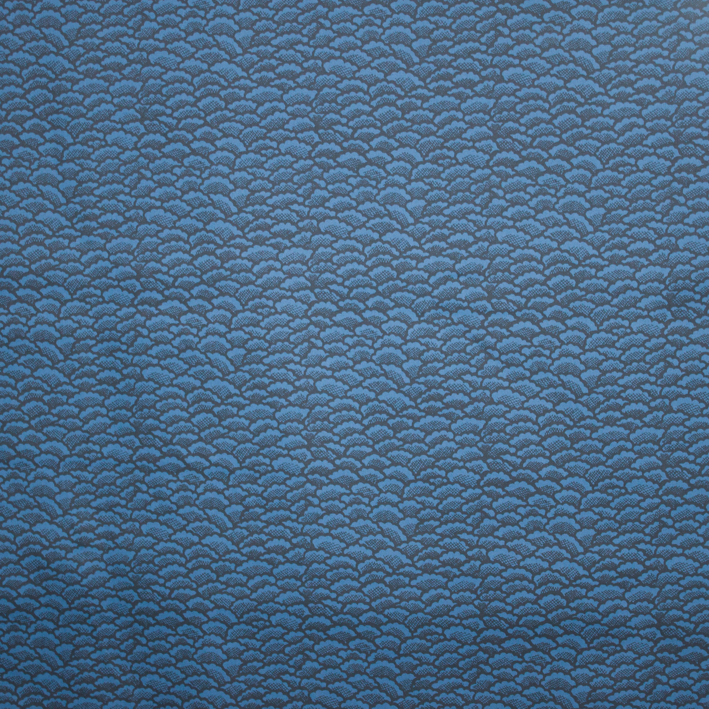 Licht elastische katoen met blauw-zwart motief