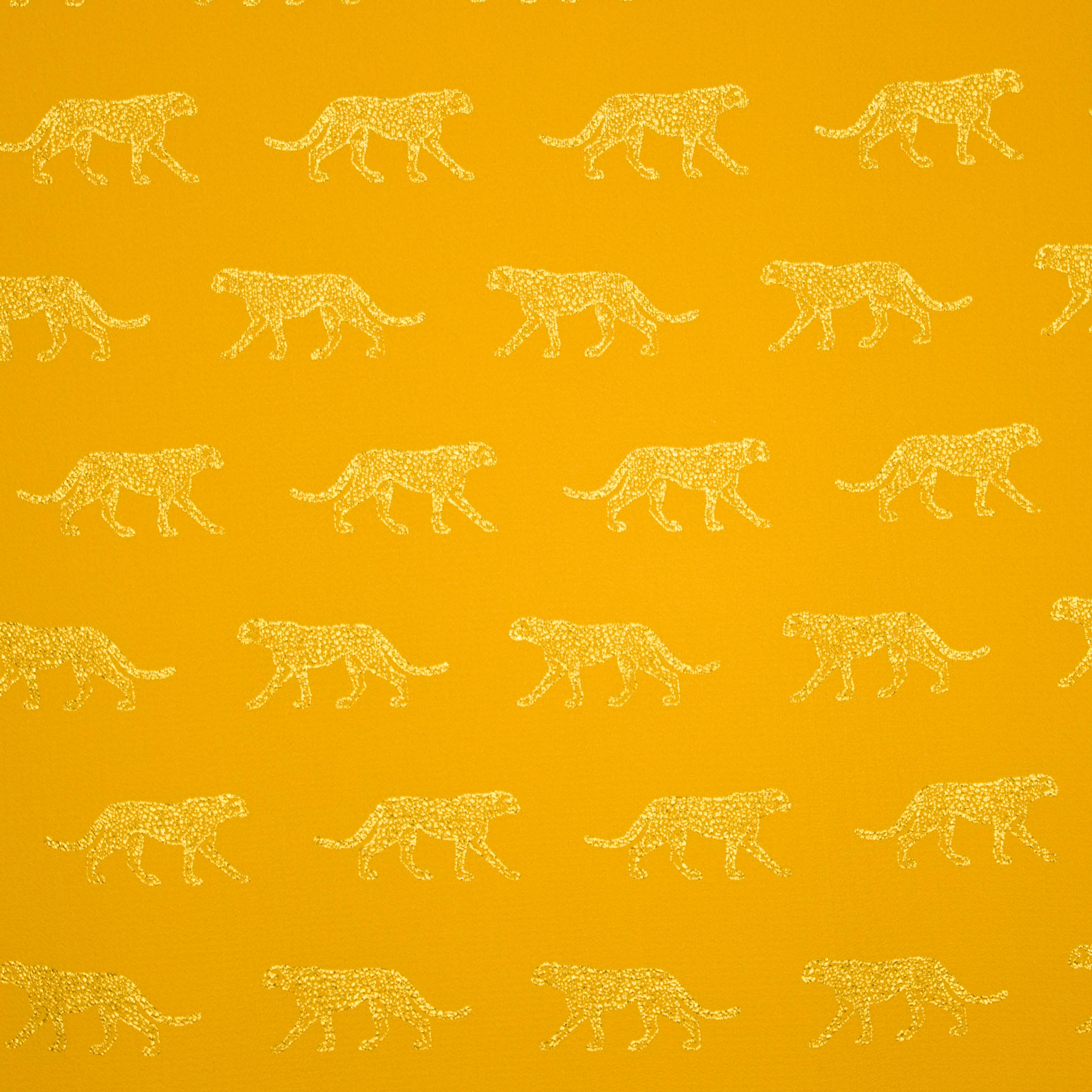 Polyester crêpe okergeel met gouden tijgerprint