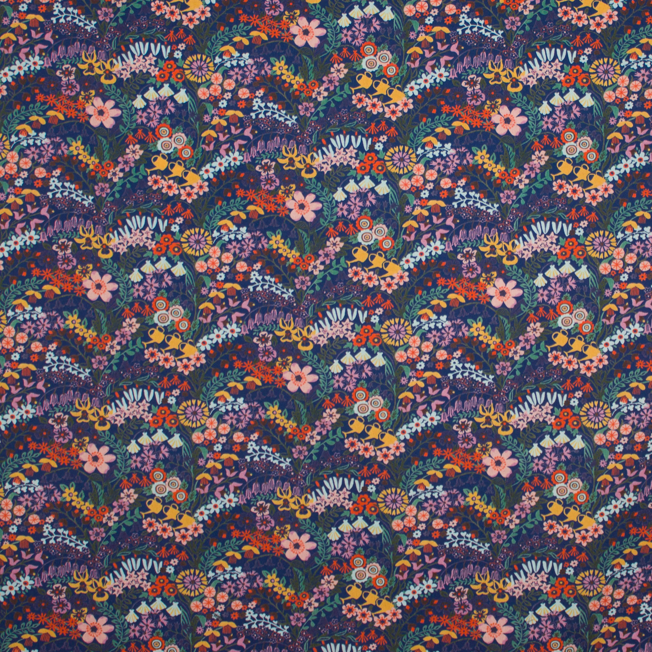 Donkerblauwe katoen met motief van bloemen, planten en gieters