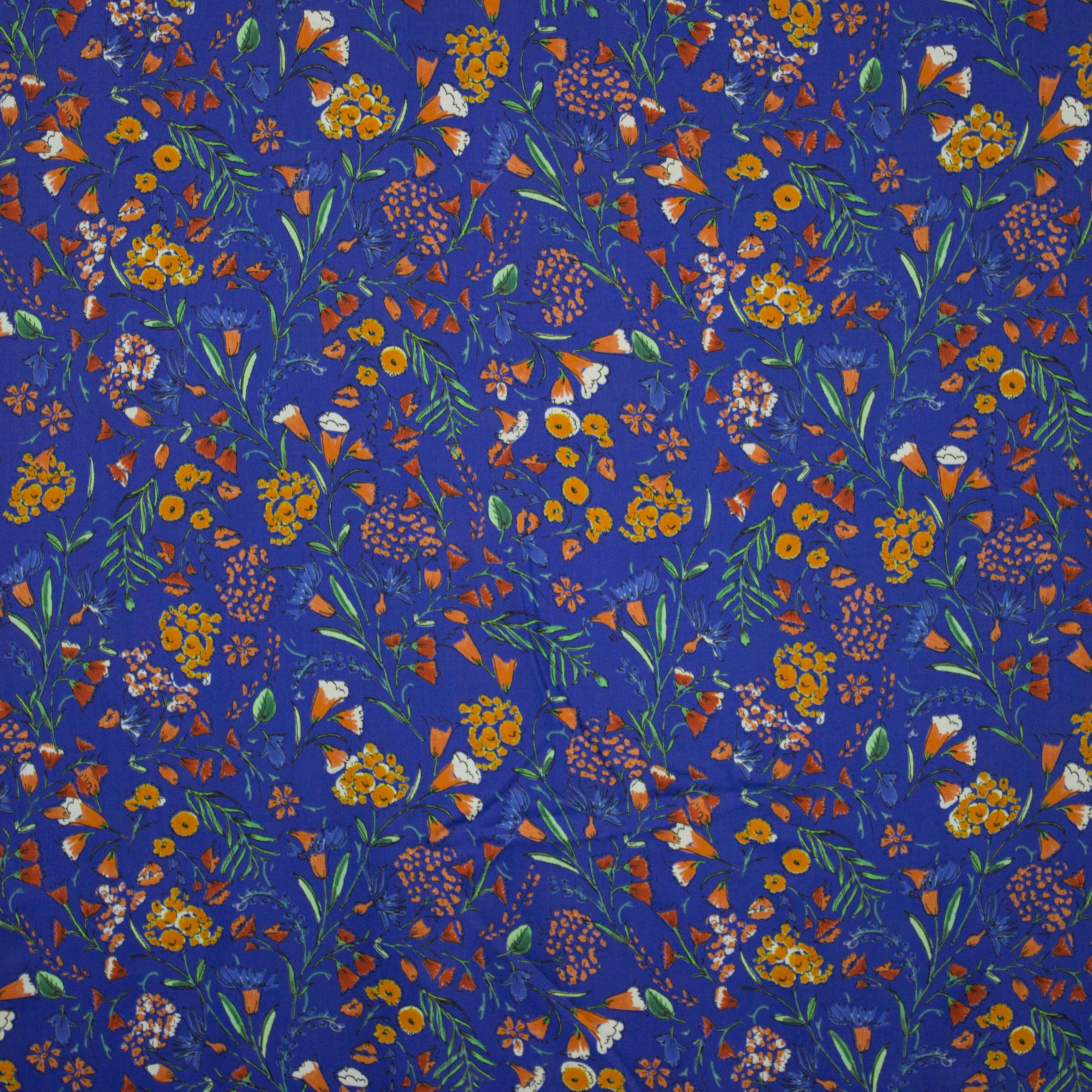 Blauwe Italiaanse viscose met bloemenmotief