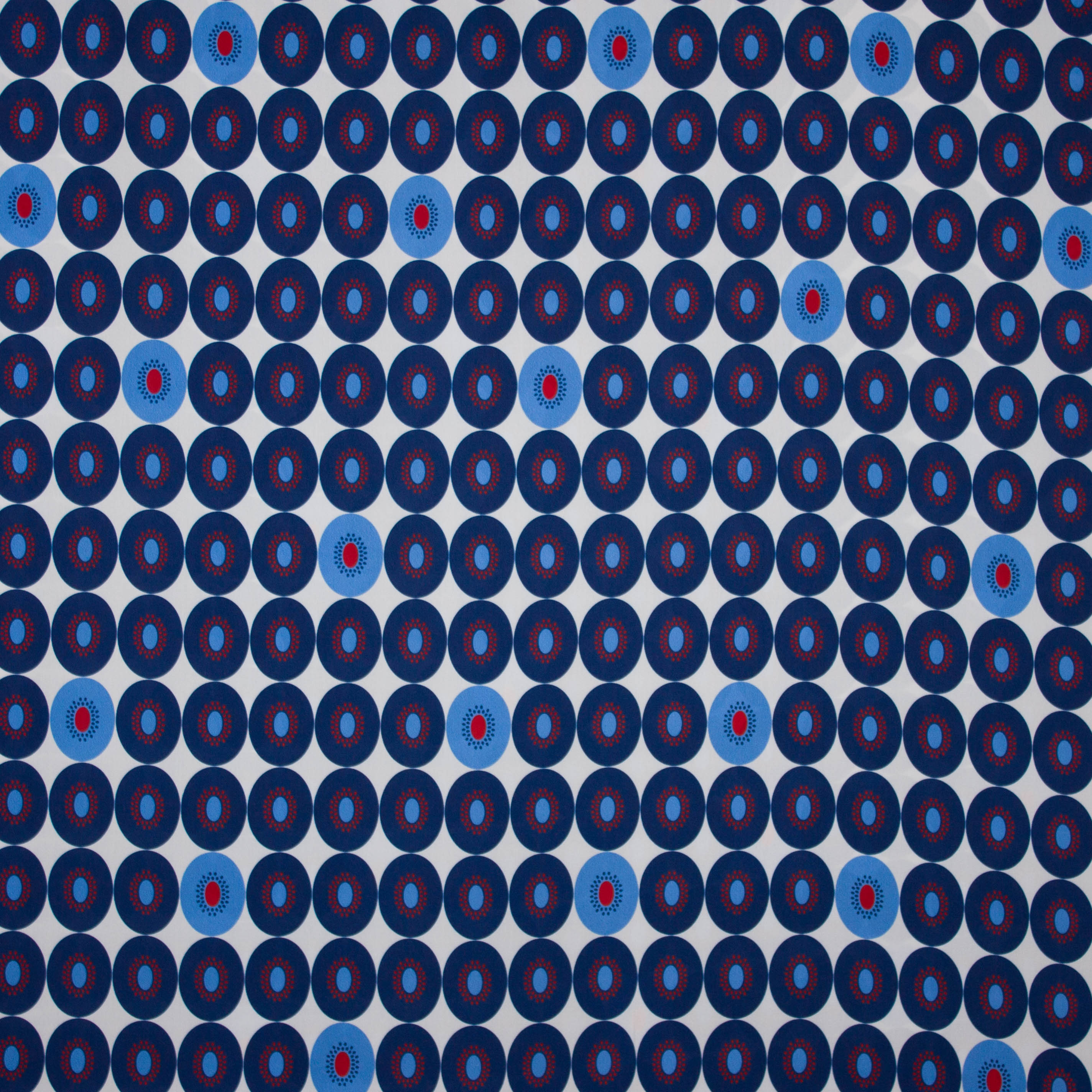 Witte polyester met blauwe ovalen