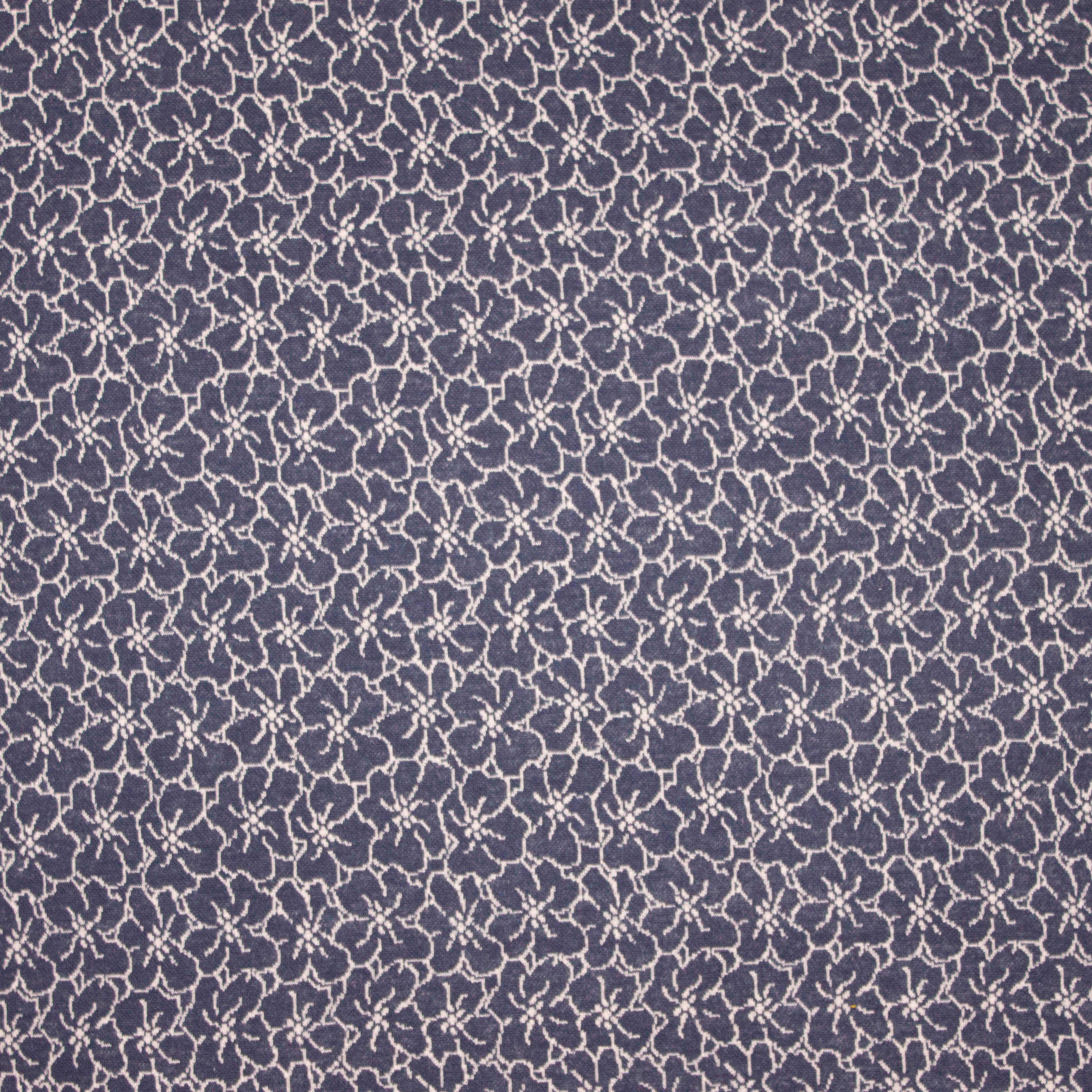 Blauwe jaqcuard tricot met lichtroze bloemen