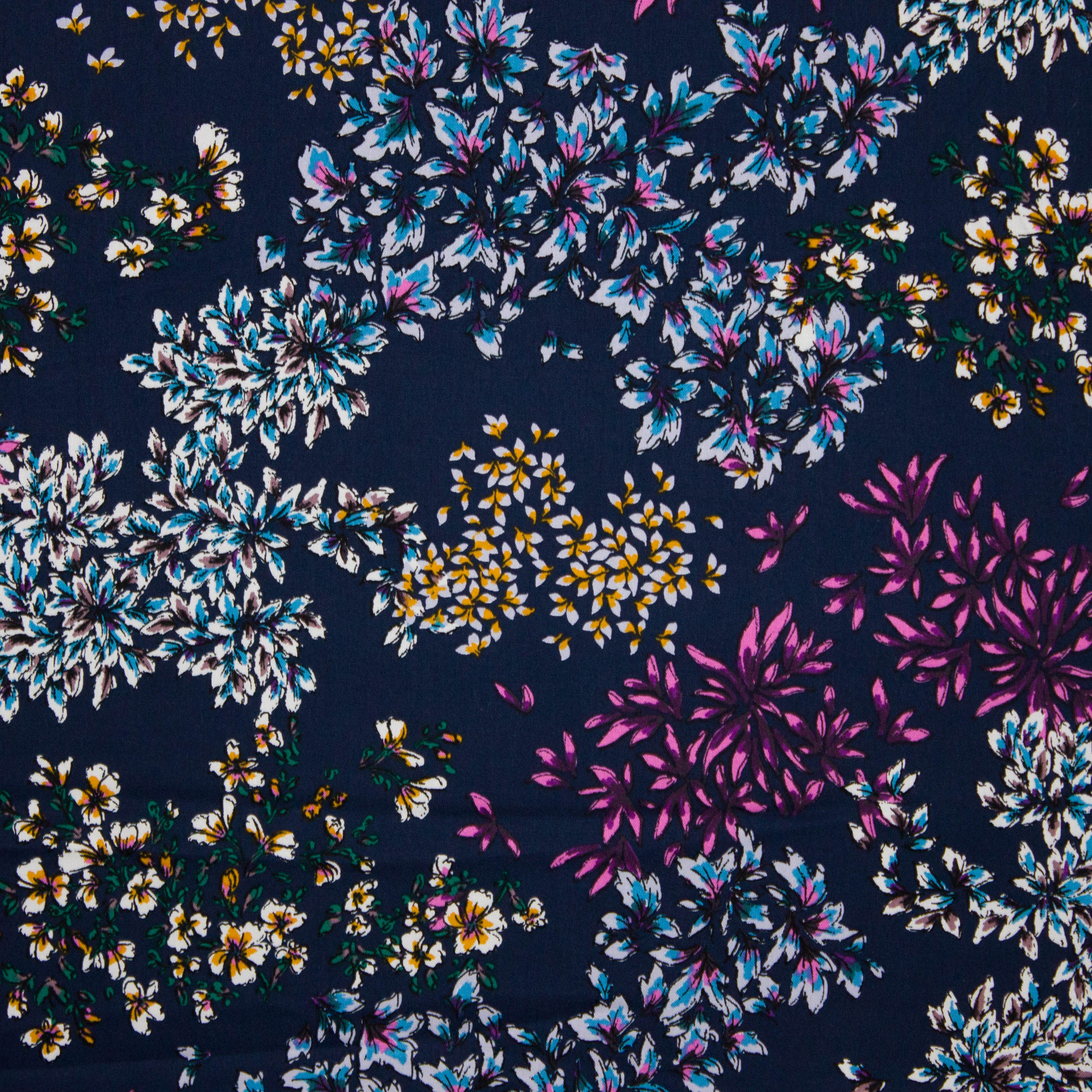 Donkerblauwe viscose met bloemen