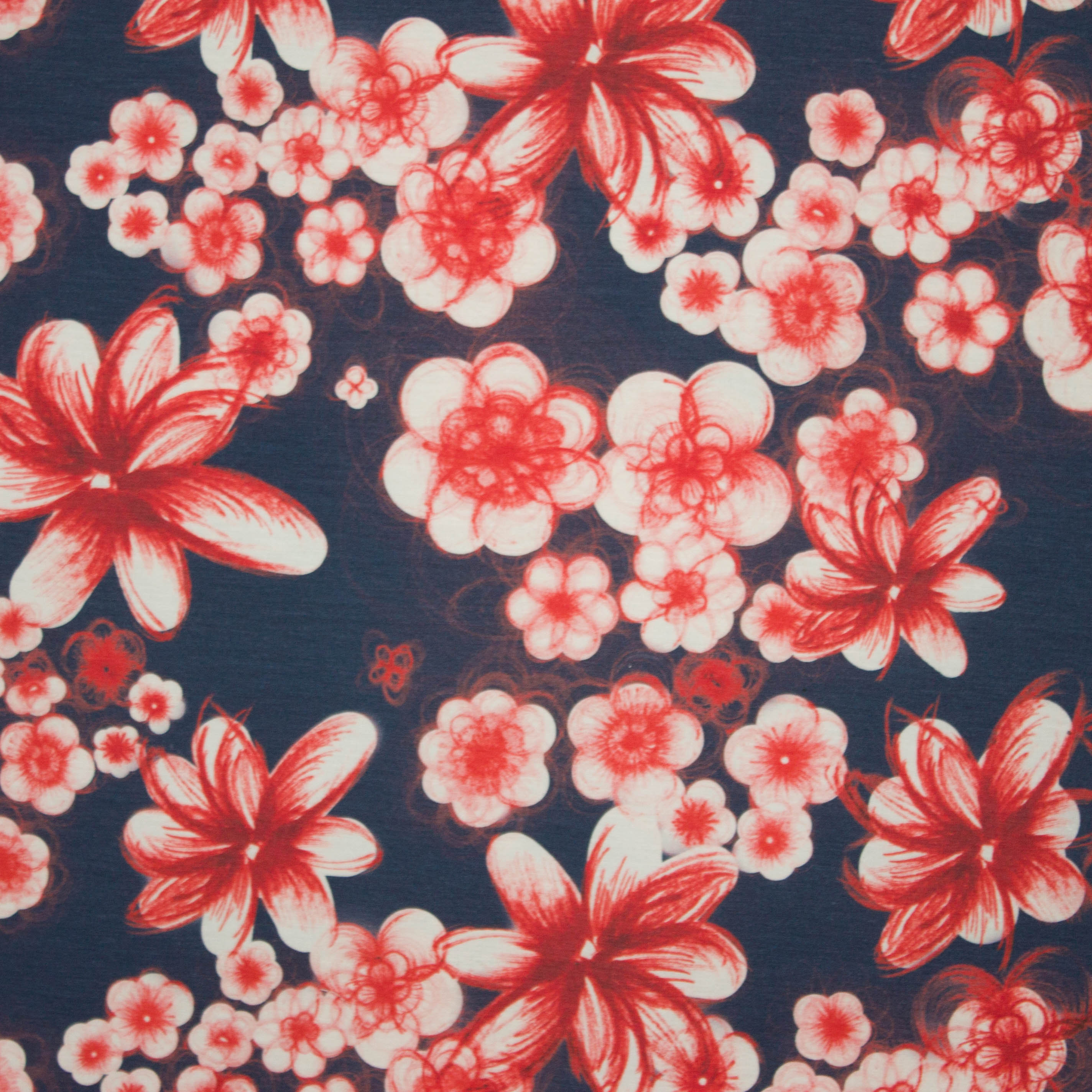 Blauwe modal tricot met bloemen in koraal en ecru tinten