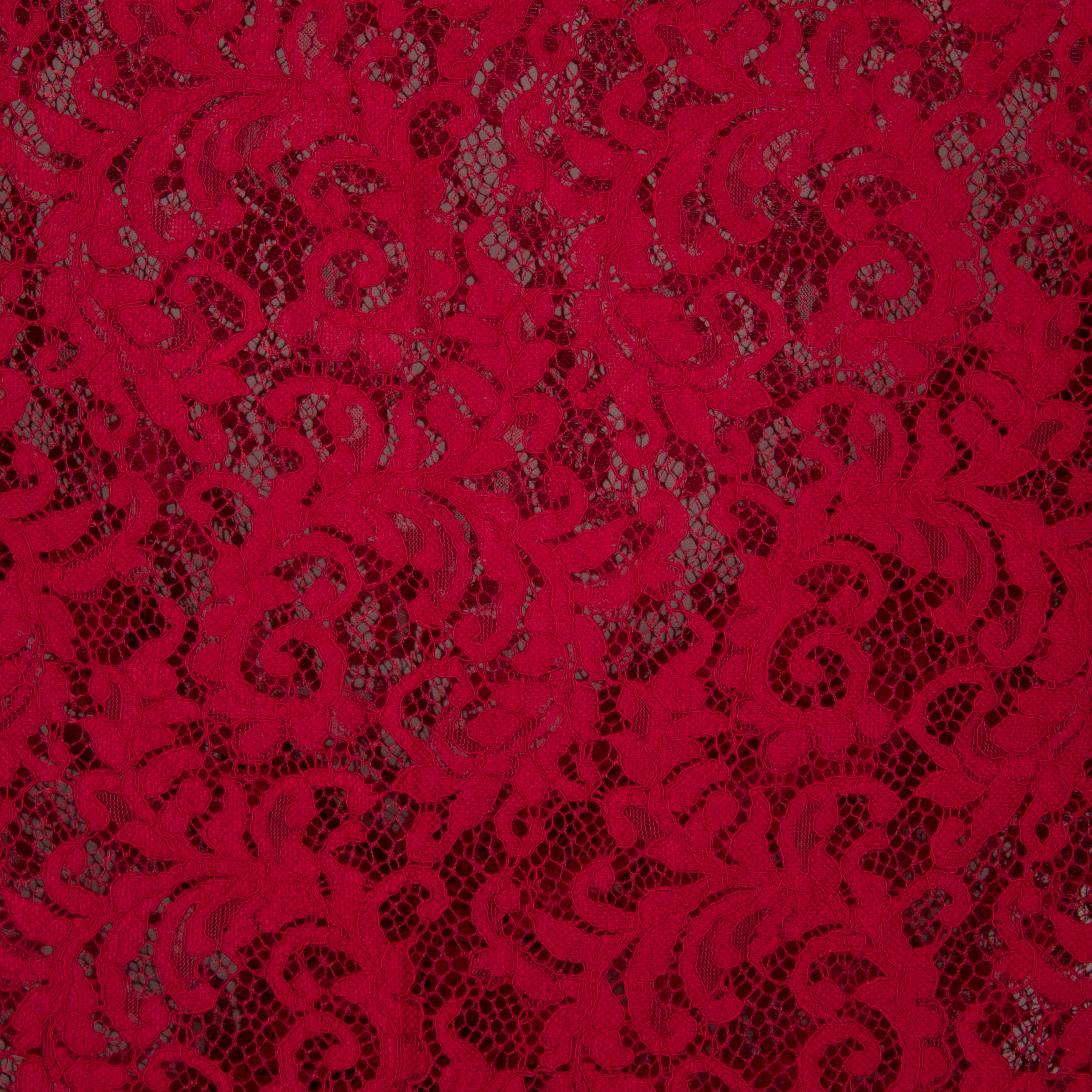 Rode polyester kant van 'La Maison Victor'