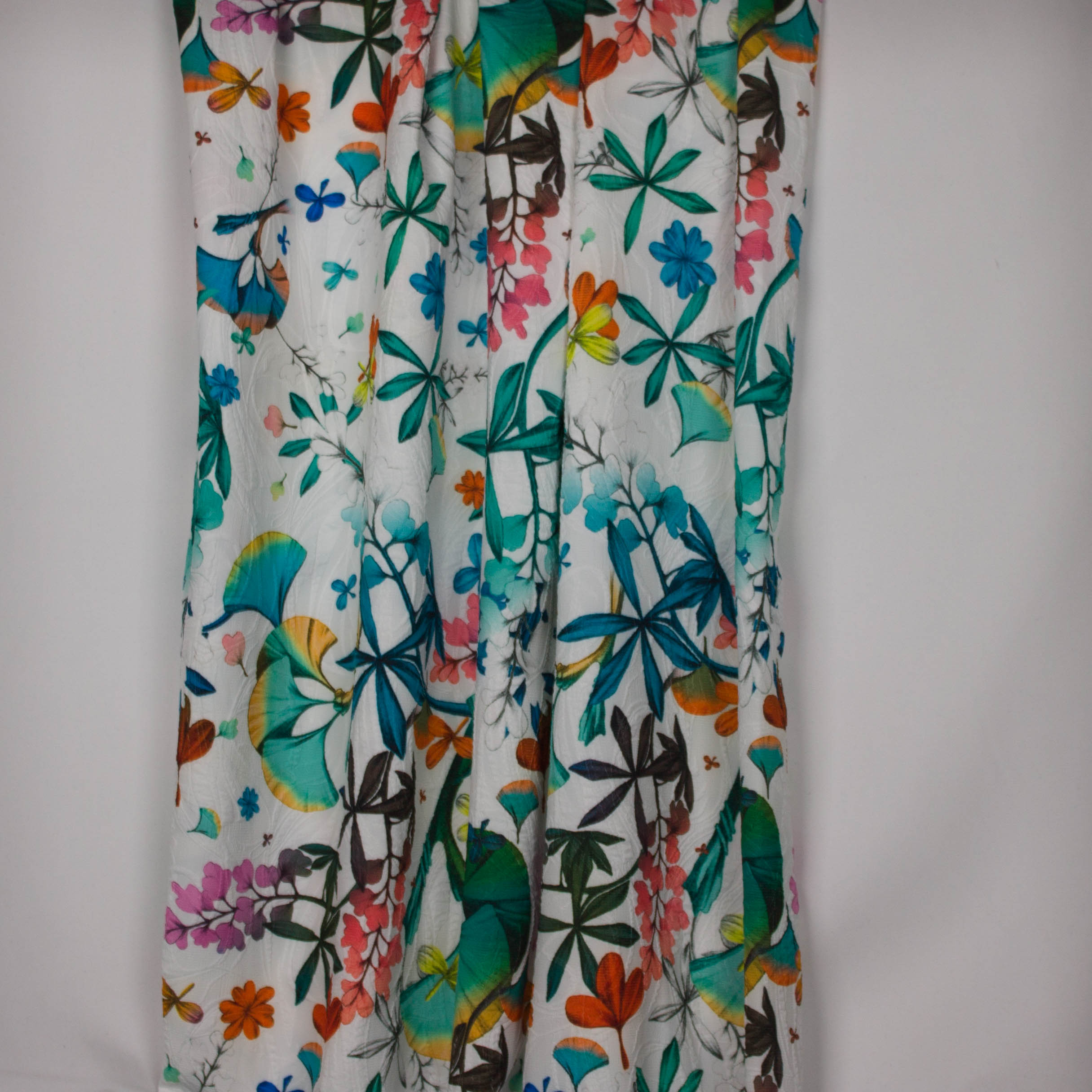 Witte polyester jacquard met veelkleurige bloemen