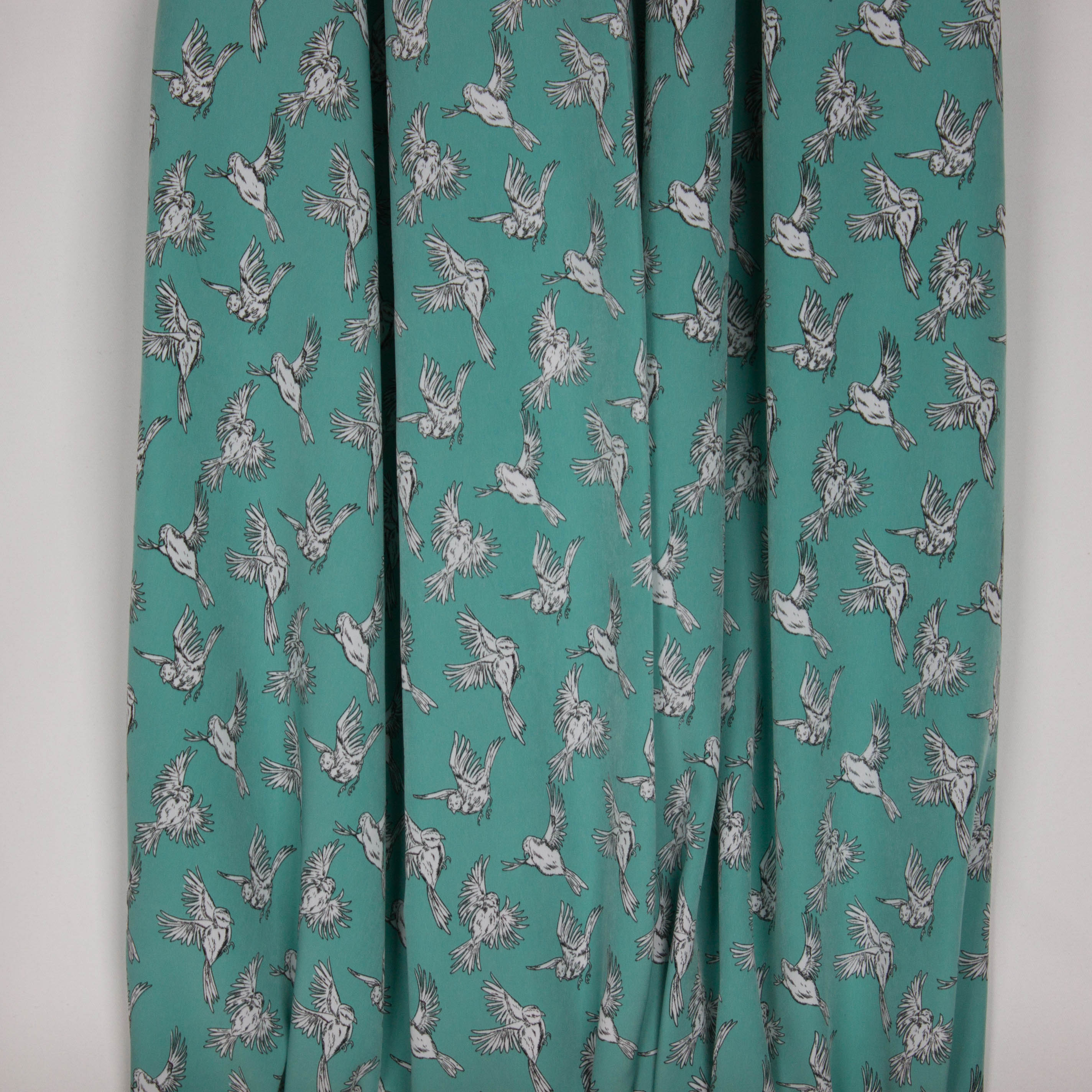 Muntkleurige polyester met vogels "Pearl Peach van Penelope"