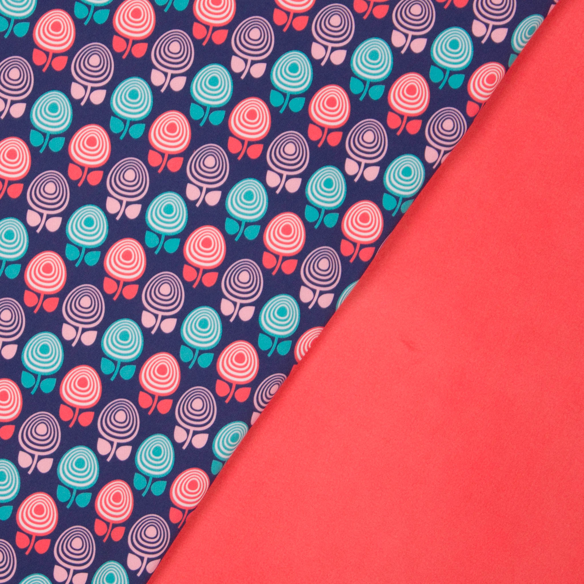 Paarse softshell "Retro Flower" van Poppy met koraalkleurige achterkant