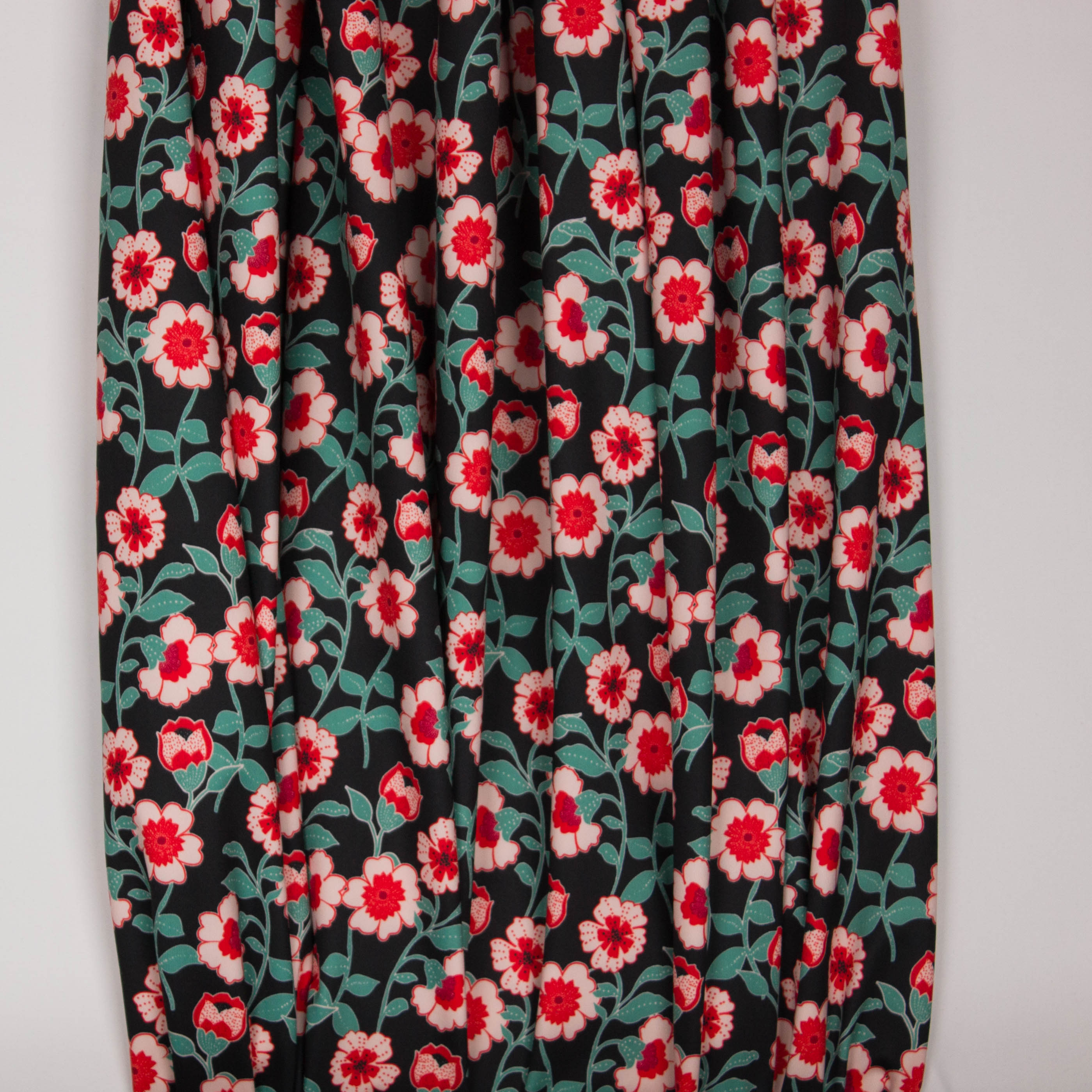Zwarte scuba met bloemen van Penelope