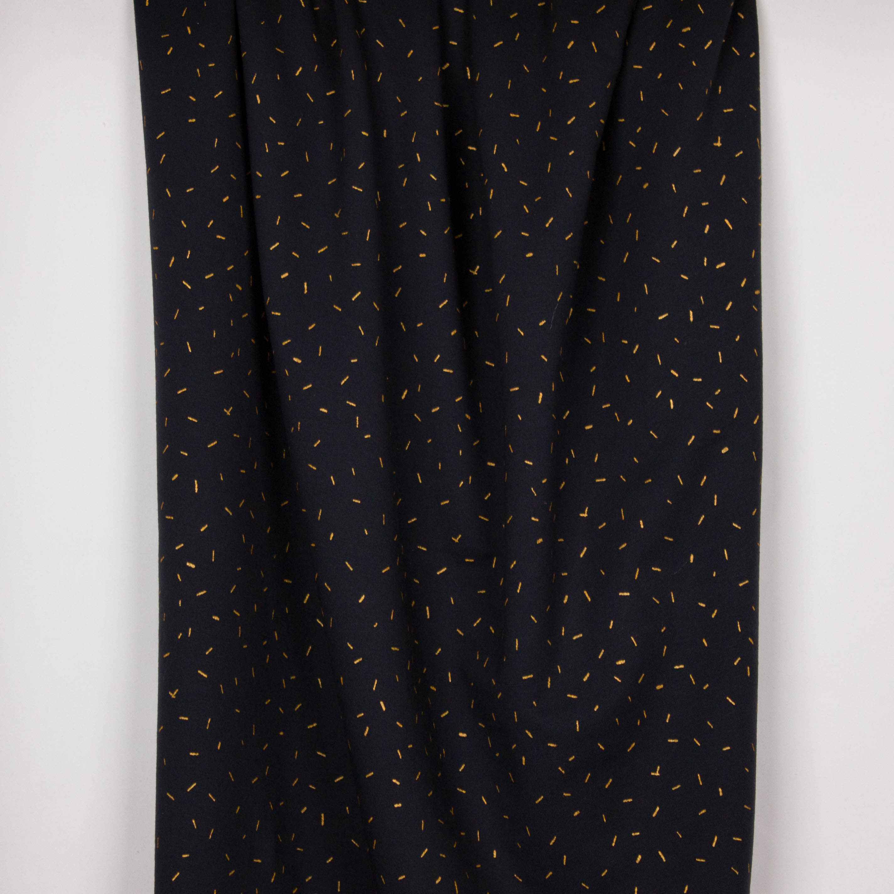 Donkerblauwe sweater met gouden glitterstreepjes van Attelier Brunette
