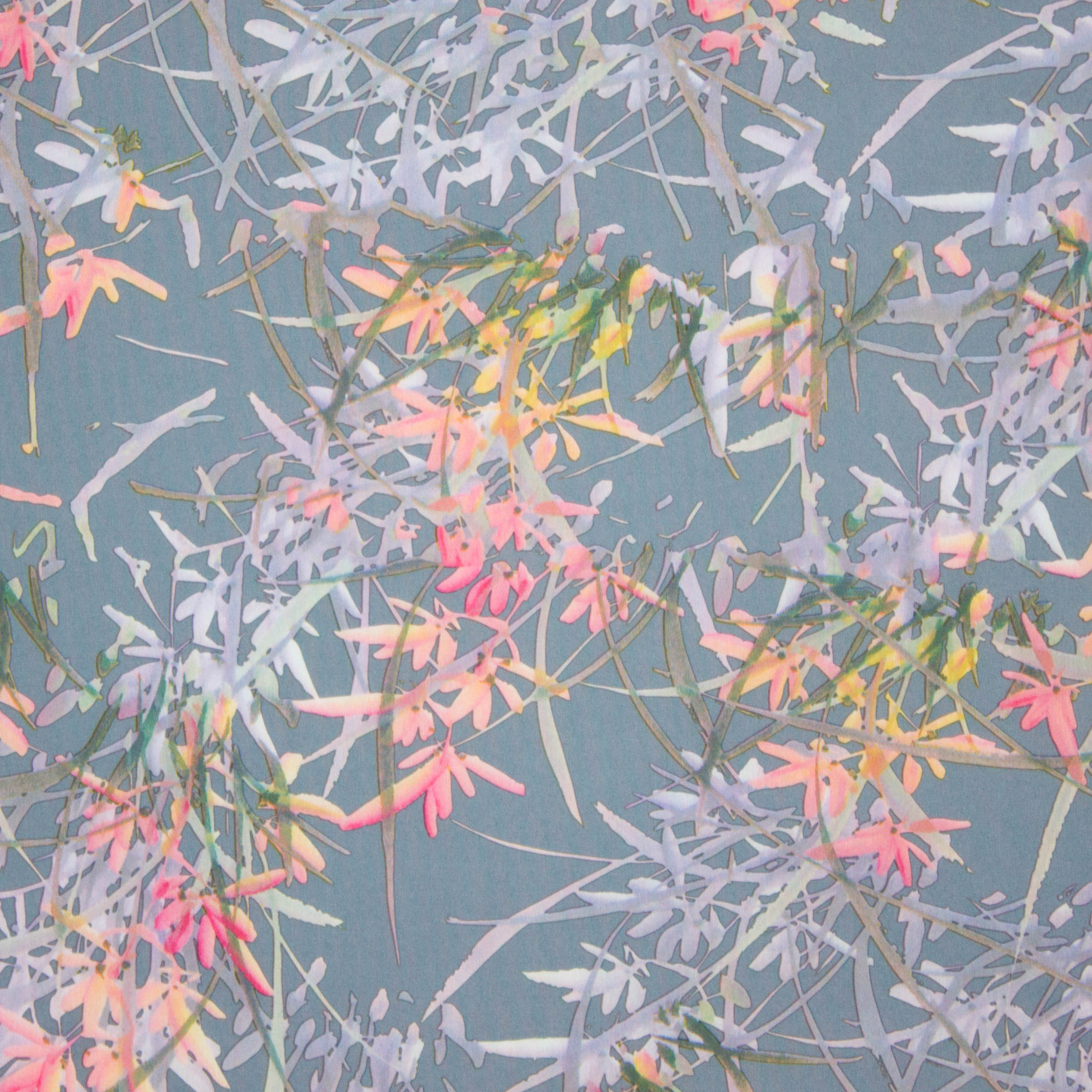 Grijs-blauwe rekbare polyester met veelkleurig abstract plantenmotief van Stitched By You