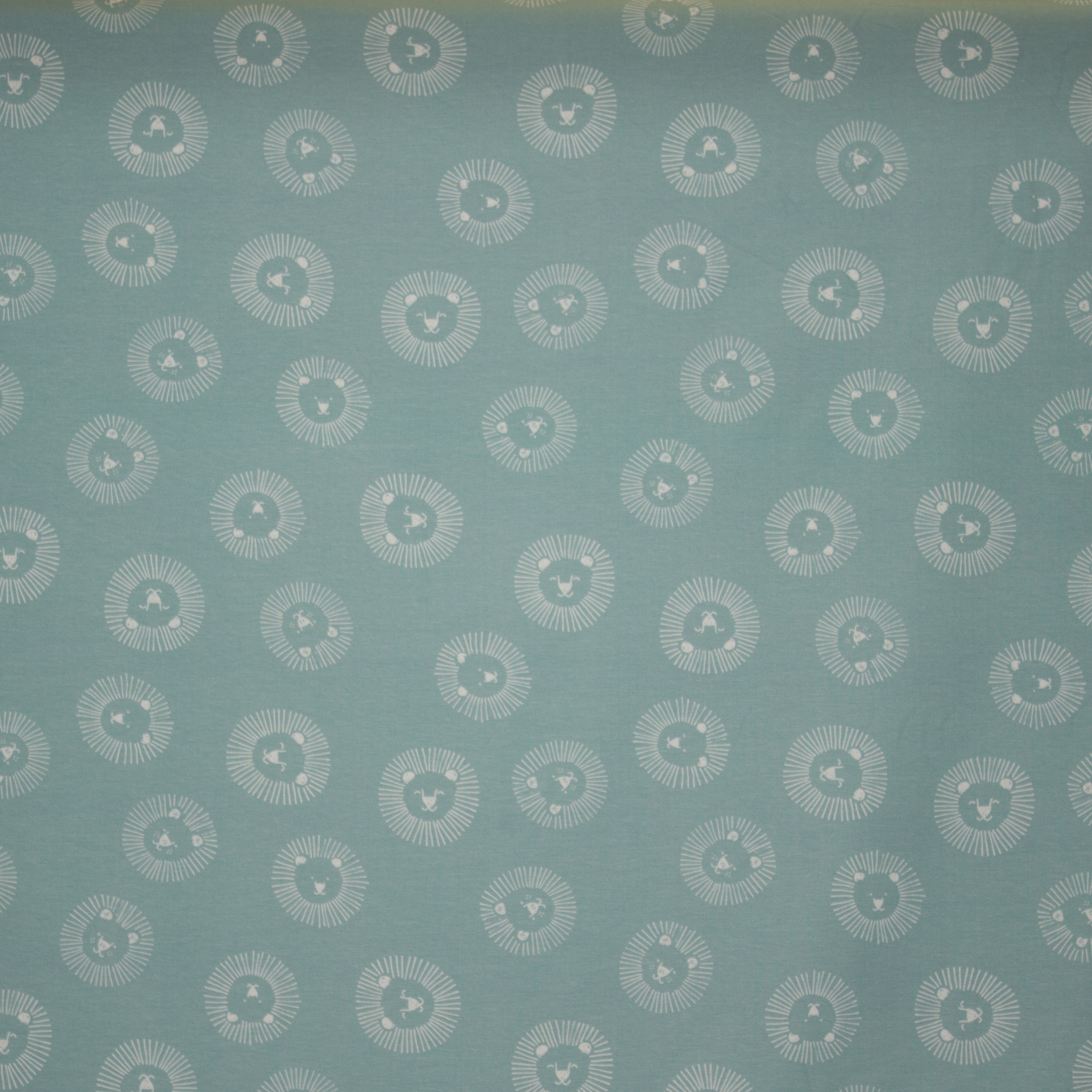 Turquoise katoentricot met leeuwenkoppen 'Little King'