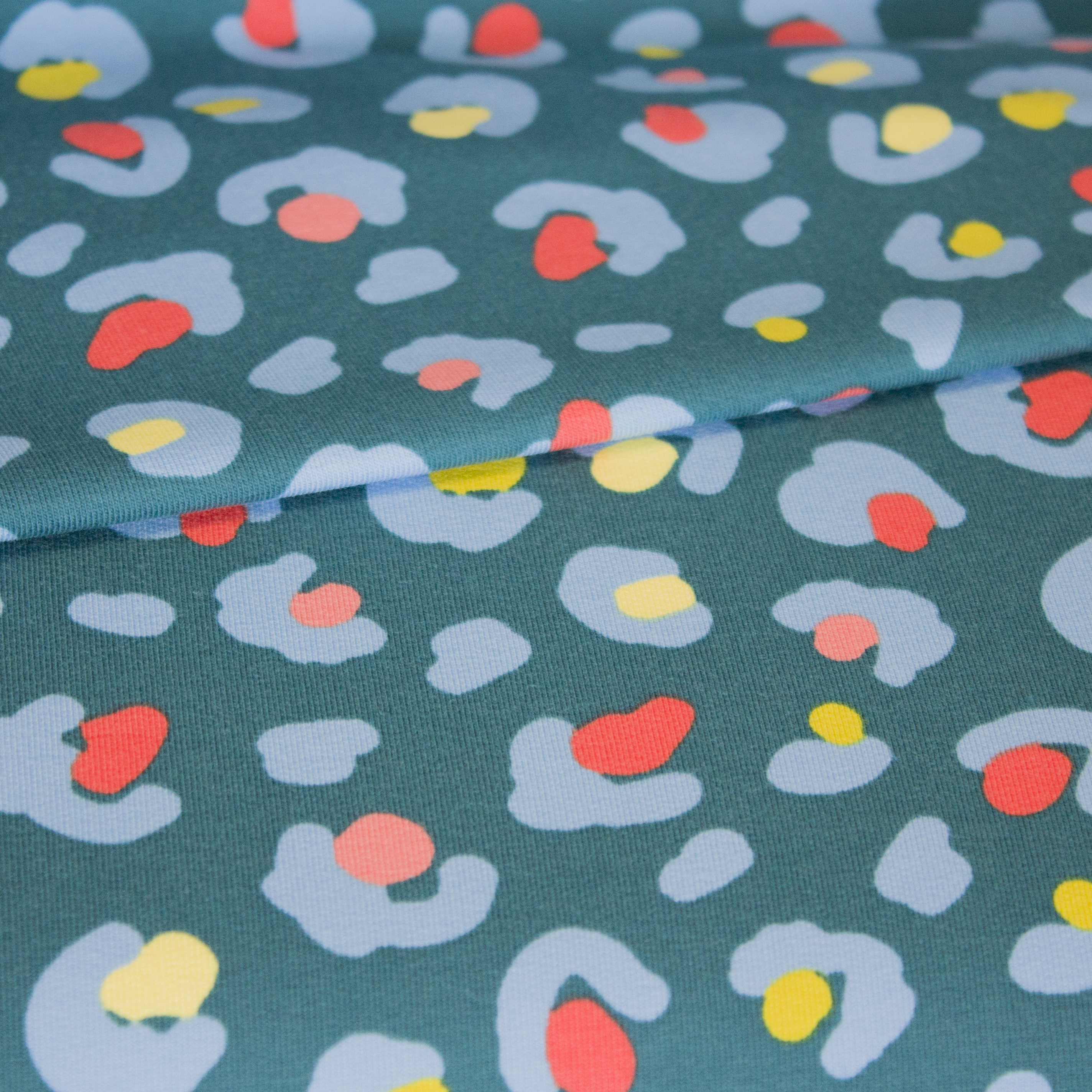 Turquoise french terry met panterprint