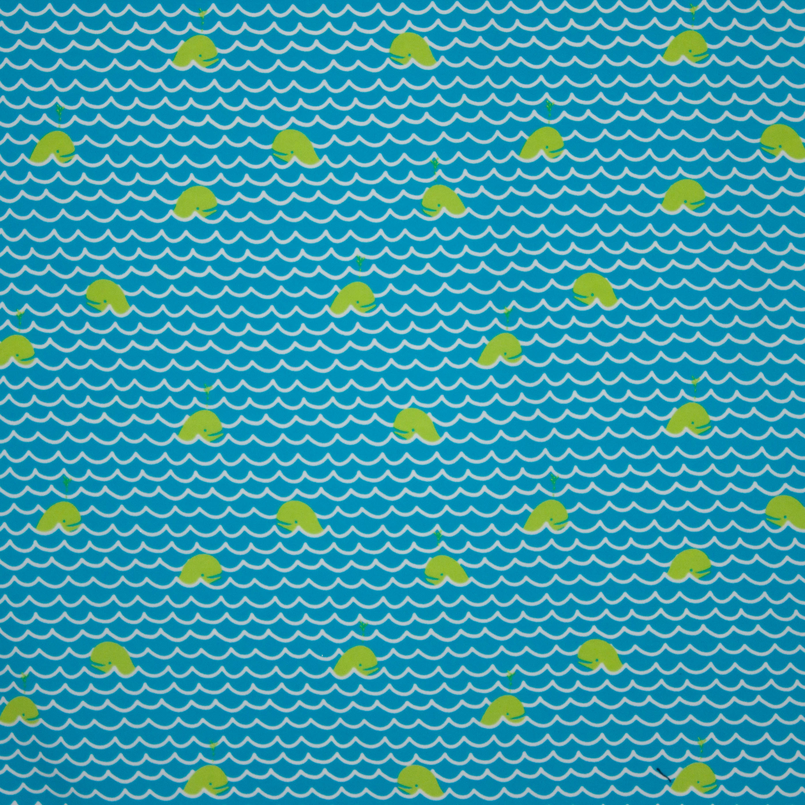 Turquoise badpakkenstof met dessin van walvissen en golven