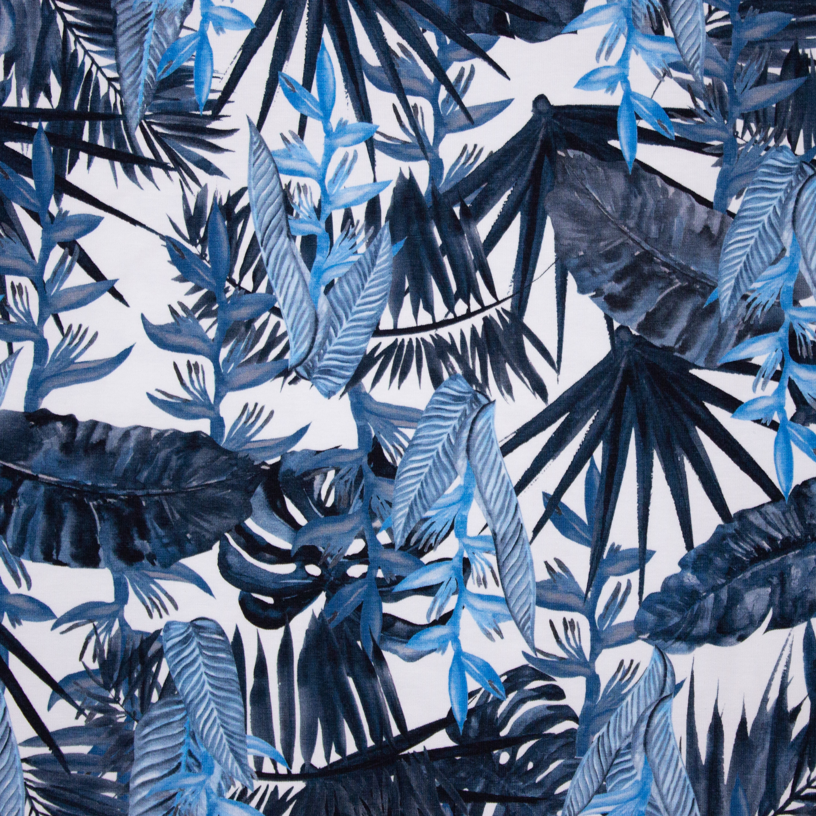 Witte tricot met blauwe tropische bladeren